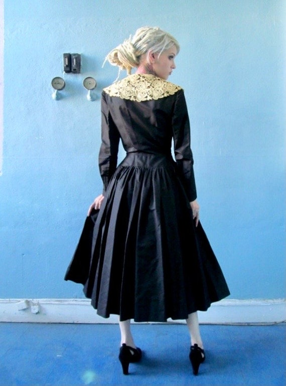Vtg 40s 50s Long Sleeve Black Dress with Lace Col… - image 5