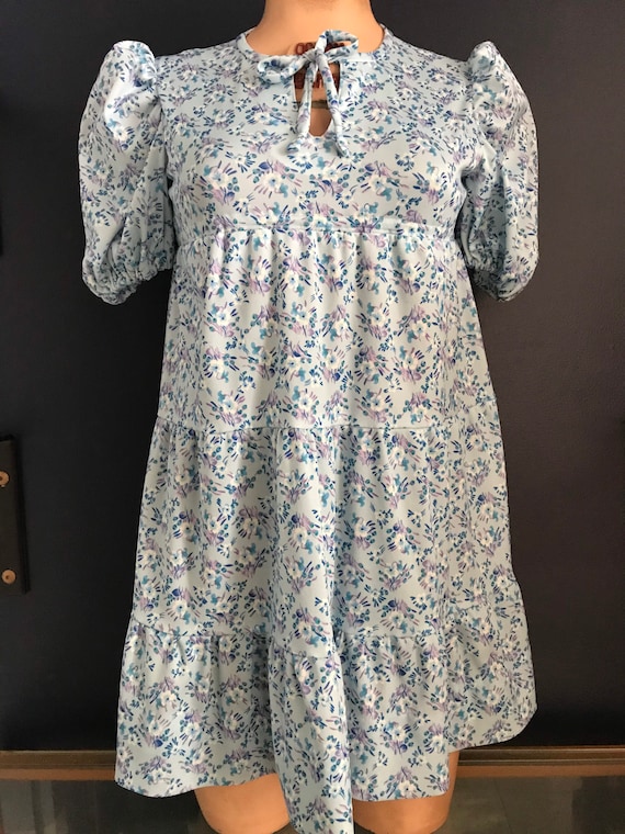 Vtg 70s Tiered Mini Dress / Blueberry Blossom Prin