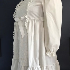 Vtg 70s White Prairie Style Ruffle & Eyelet Dress / Poof Sleeve Babydoll image 2