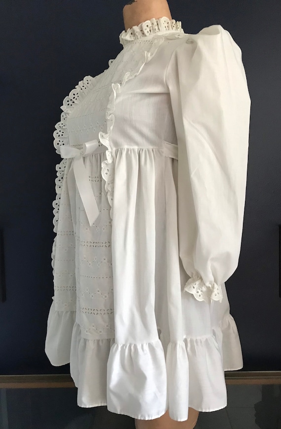 Vtg 70s White Prairie Style Ruffle & Eyelet Dress… - image 2