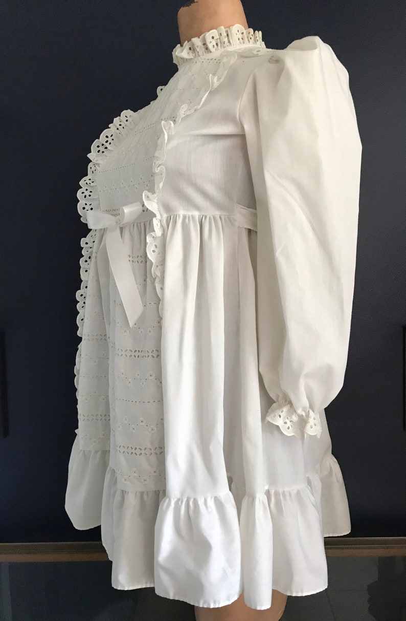 Vtg 70s White Prairie Style Ruffle & Eyelet Dress / Poof Sleeve Babydoll image 2