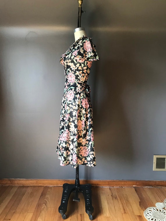 Vtg 70s Floral Wrap Dress - image 4