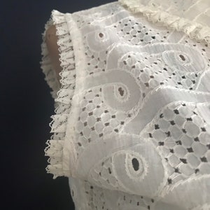 Vtg 60s White Embroidered Eyelet Sleeveless Blouse image 4