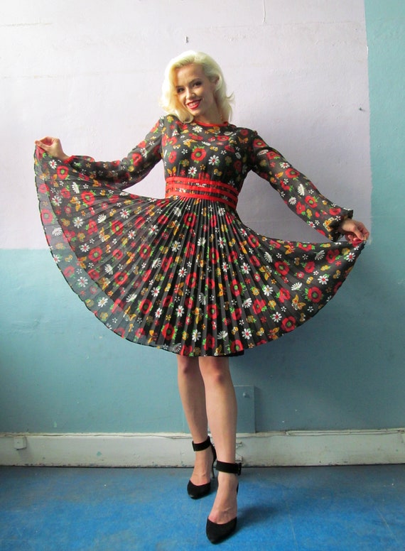 Vtg 60s Floral Peated Full Skirt Dress