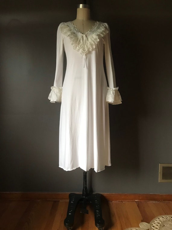 Vtg 90s Nightgown Sleep Shirt / Frills & Ruffles