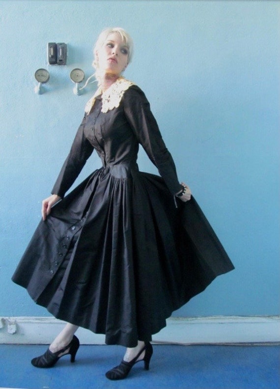 Vtg 40s 50s Long Sleeve Black Dress with Lace Col… - image 4
