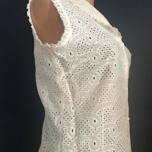 Vtg 60s White Embroidered Eyelet Sleeveless Blouse image 3