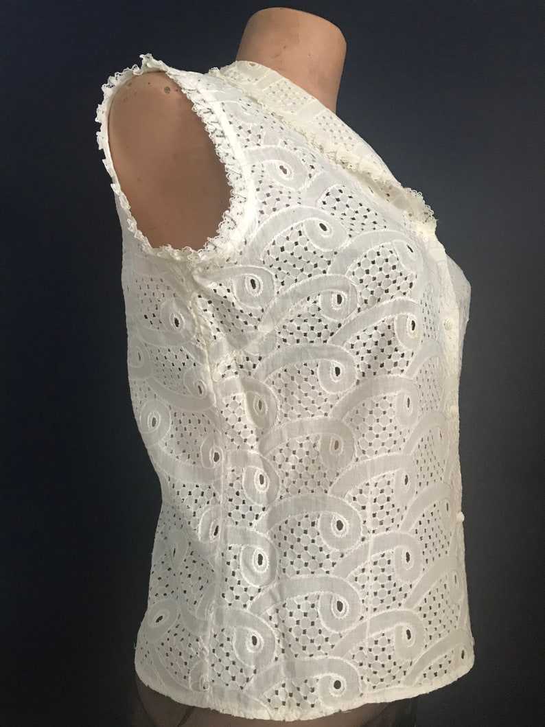 Vtg 60s White Embroidered Eyelet Sleeveless Blouse image 3