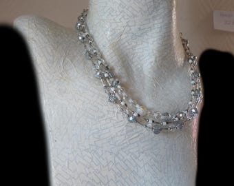 Collier 3 rangs blanc de perles en verre et cristal Bijoux élégants