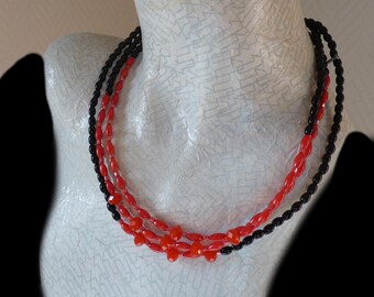 Collier 3 rangs de perles en onyx noir cristal rouge et corail Bijoux élégants