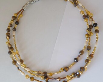 Collier 3 rangs de perles beige doré semi précieuses oeil de tigre Bijoux élégants