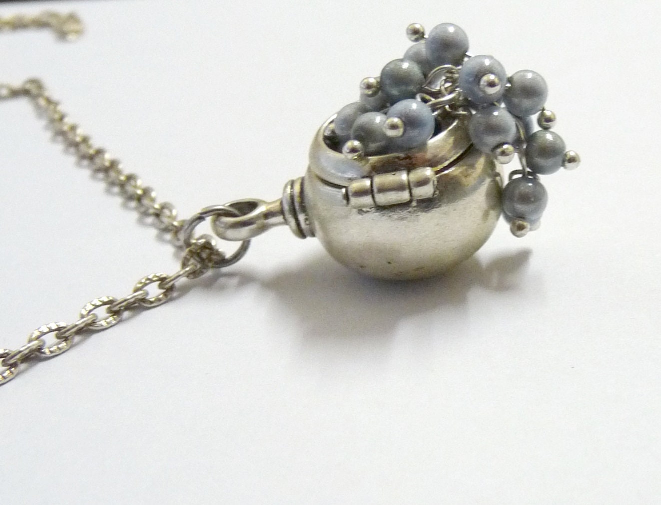 Collier Vintage Années 70 - Perles Argentées En Plastique - NEUF (stock Ancien)