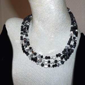 Collier 3 rangs de perles semi précieuses noires lave nacre hématite et cristal Bijoux élégants