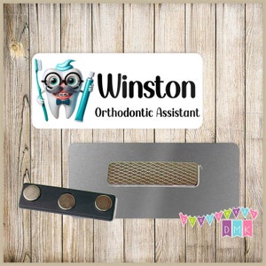 Cool Tooth avec bretelles - moustache - dentifrice pour brosse à dents - PERSONNALISÉ - étiquette personnalisée - 1,25 x 3 po magnétique ou épingle au dos - 250 NT