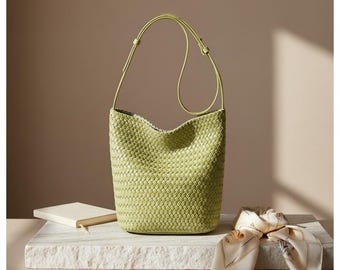 Borsa a secchiello in vera pelle intrecciata a mano, borsa a tracolla da donna