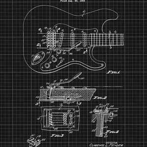 Puede incluir: Un plano en blanco y negro de una guitarra, etiquetado como "Tremolo Device for Stringed Instruments" por C.L. Fender, presentado en 1954. La imagen incluye diagramas detallados y dibujos t&eacute;cnicos de los componentes de la guitarra, con fechas e informaci&oacute;n de patentes.