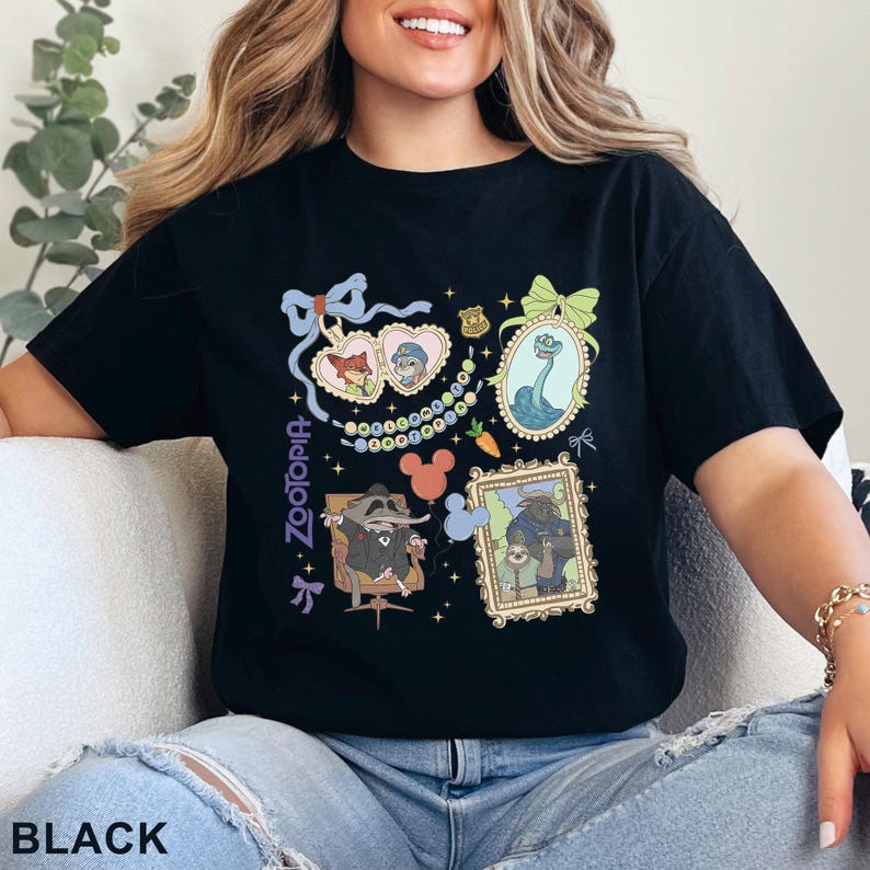 Puede incluir: Camiseta negra con ilustraciones de dibujos animados coloridos de la pel&iacute;cula Zootopia. El dise&ntilde;o incluye retratos de personajes enmarcados, una placa de polic&iacute;a y la palabra "Zootopia" en escritura vertical. Prenda de vestir informal.
