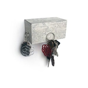 Wood wall magnetic key holder White Crackle