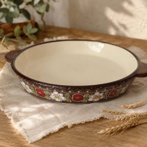 Ręcznie malowana ceramiczna forma do pieczenia, 9-calowa forma do ciasta w kwiaty, okrągła forma do serwowania z piekarnika na stół, rustykalny ceramiczny prezent do pieczenia