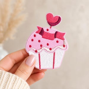 Broderade muffinslappar, självhäftande dessertapplikationer för kläder, ryggsäckar, hattar