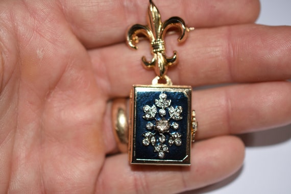 Pegasus, Coro, Locket, Brooch