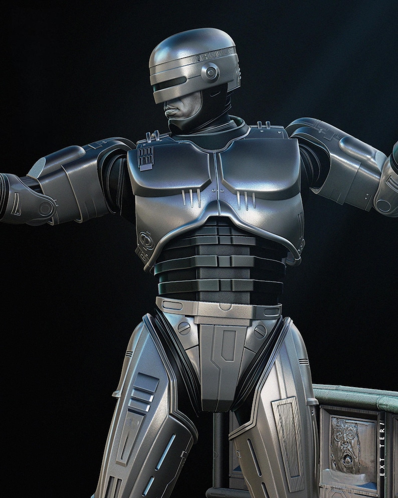 Puede incluir: Figura de acci&oacute;n plateada met&aacute;lica detallada de RoboCop, un oficial de polic&iacute;a cyborg ficticio. La figura est&aacute; posada con los brazos extendidos, mostrando el intrincado dise&ntilde;o de la armadura, incluyendo un casco, una placa para el pecho y cubiertas para las piernas. La figura est&aacute; sobre un fondo oscuro.