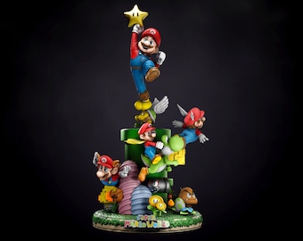 Op de afbeelding: Een kleurrijk Super Mario World beeldje met Mario-personages. Mario reikt naar een gouden ster, terwijl andere personages op een groene pijp en een groene Yoshi staan. De basis heeft de tekst "Super Mario World".