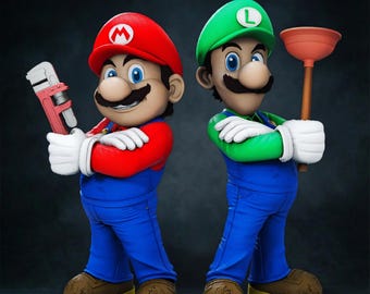 Op de afbeelding: Een 3D-weergave van Mario en Luigi, iconische videogamepersonages. Mario, in rood en blauw, houdt een moersleutel vast. Luigi, in groen en blauw, houdt een ontstopper vast. Beide dragen witte handschoenen, bruine schoenen en hoeden met hun symbolen.
