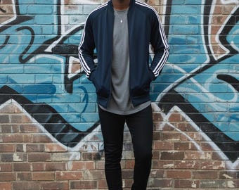 Marinblå träningsjacka för män | Vit randig bomberjacka med dragkedja