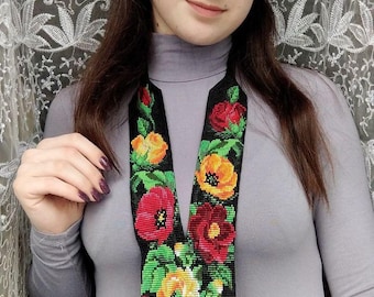 Collar de cuentas florales hecho a mano – Joyería bohemia con flecos