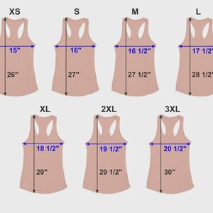 Pu&ograve; includere: Canotta color marrone chiaro con misure delle taglie. Le taglie vanno dalla XS alla 3XL, con misure del torace da 38,1 cm a 52,1 cm e lunghezze da 66 cm a 76,2 cm.