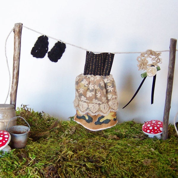 Fairy Miniature Garden Clothesline with Clothes, Fairy Garden Accessories Set, Dollhouse Miniature Clothes Set in Black