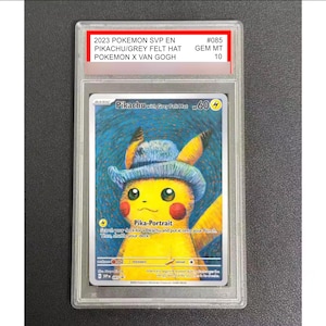 Puede incluir: Carta Pokémon graduada con Pikachu con sombrero gris, al estilo de Van Gogh. La carta está en un estuche protector, con texto en la parte superior que indica los detalles y una calificación de 10. Objeto de colección.