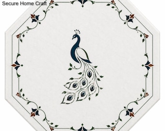 Piano del tavolo ottagonale in marmo con intarsio di pavone, realizzato a mano in pietra dura. Tavolo di lusso in marmo.