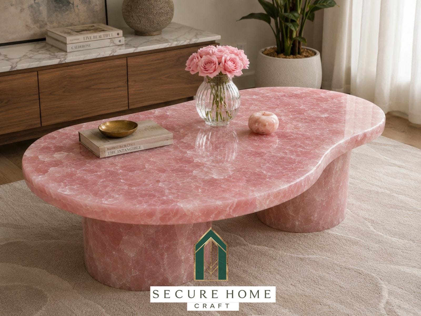 Couchtisch aus Rosenquarz: Organisch geformtes Luxusmöbelstück aus rosa Kristall