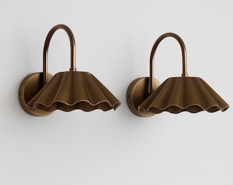 Coppia di applique da parete con paralume a volant in ottone – Lampada da comodino/luce da toeletta/applique da parete in stile Mid-Century Modern