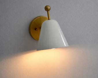 Applique murale moderne Mid-Century en laiton - Lampe de chevet réglable | Lampe de salle de bains conique | Applique murale vintage