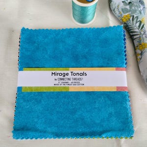 Mirage Tonals Charm Pack Verbindingsdraden 40 5-inch vierkanten katoen