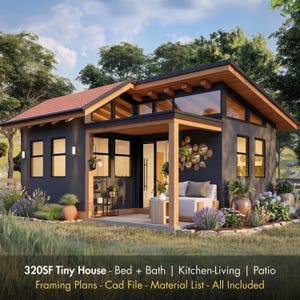 Op de afbeelding: Een 320SF tiny house met een donkergrijze buitenkant, houten afwerking en een schuin dak. De structuur heeft een overdekt terras, grote ramen en een glazen deur. Tekst: 320SF Tiny House - Bed + Bath | Kitchen-Living | Patio Framing Plans - Cad File - Material List - All Included
