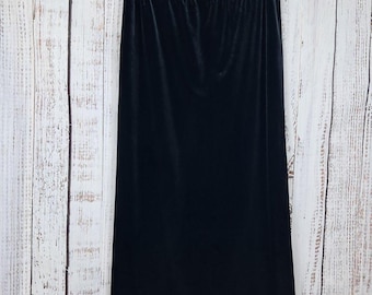 Falda larga vintage de terciopelo negro de Freeport Studio MP con abertura, estilo gótico romántico.