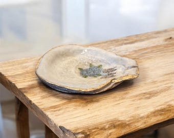 Plato de vieira de Cape Cod con forma de anillo – Decoración de hortensias, abalorio costero