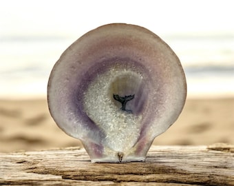 Plato de concha de vieira con cola de ballena hecho a mano, adorno de Cape Cod