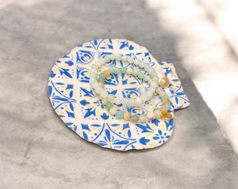 Plato de joyería artesanal con concha de vieira capturada localmente en Cape Cod, adorno