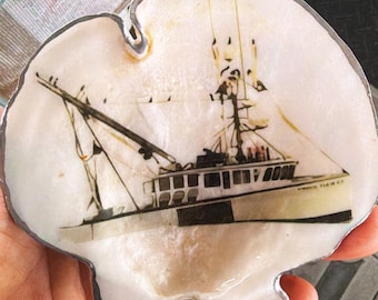 Fotografía personalizada de un barco con concha de vieira – Adorno o pieza de exhibición capturada en Cape Cod