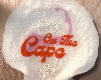 Plato decorativo con forma de concha de vieira de Cape Cod: recuerdo de pescador recubierto de resina.