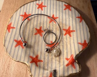 Plato para joyas con forma de estrella de mar y concha de vieira de rayas azules – Bandeja de resina para recuerdos de pescadores de Cape Cod