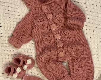 Conjunto de pelele de punto para niña hecho a mano, mono rosa con capucha y cable, conjunto para recién nacida, regalo de lujo para baby shower, ropa de invierno para bebé.