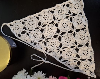 Pañuelo de encaje de ganchillo suave – Pañuelo femenino floral, pañuelo blanco hecho a mano, bufanda ligera de estilo bohemio para el verano.