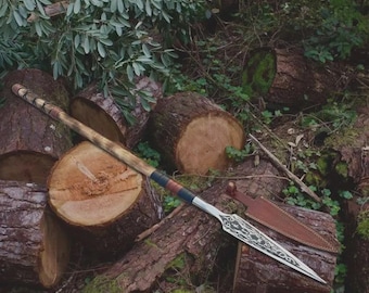 Lancia vichinga forgiata su misura in acciaio al carbonio con impugnatura in frassino e fodero in pelle, regalo per il fidanzato.