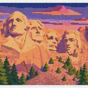 Puede incluir: Imagen de punto de cruz del Monte Rushmore al atardecer. El monumento está representado en tonos naranja y rosa, con un cielo púrpura y azul de fondo. Hay árboles verdes en primer plano.